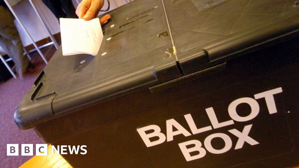 Hitchin: Lib Dems hold seats in council by-elections - BBC News