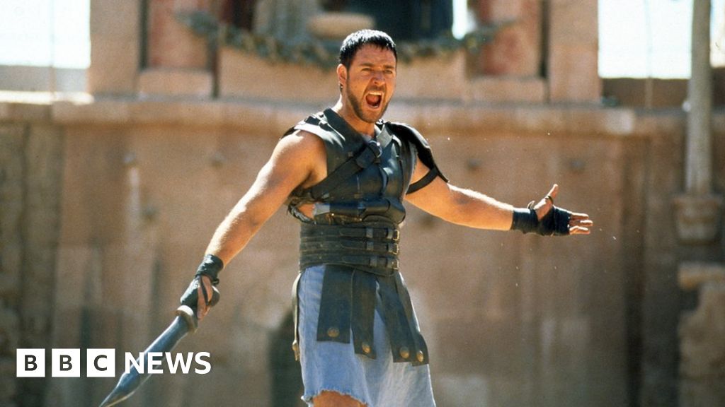 Die verletzten Mitglieder der Gladiator-Fortsetzungscrew treten am Set in einer Stuntsequenz auf