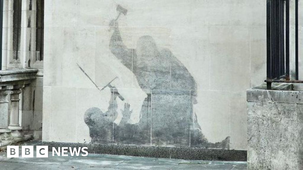 Banksy mural scrubbed from Royal Courts of Justice