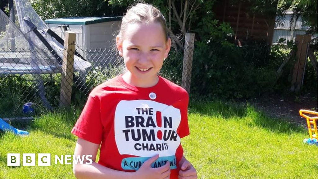 Sawston girl runs marathon distance for cancer charities - BBC News