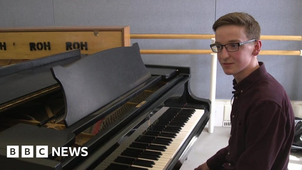 Meet the Royal Opera House's newest star - BBC News