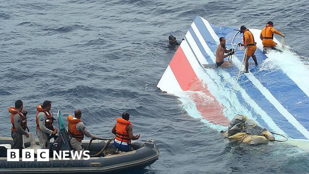 Air France Crash: Aviation bosses heckled as trial begins