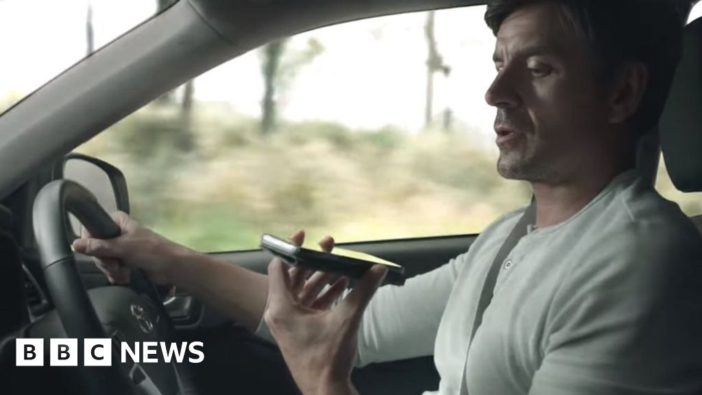 AI cameras to catch texting Australian drivers
