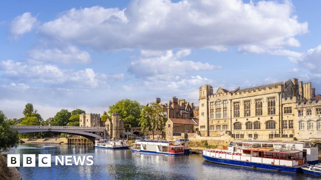 York agrees to move forward with £540m devolution deal - BBC News