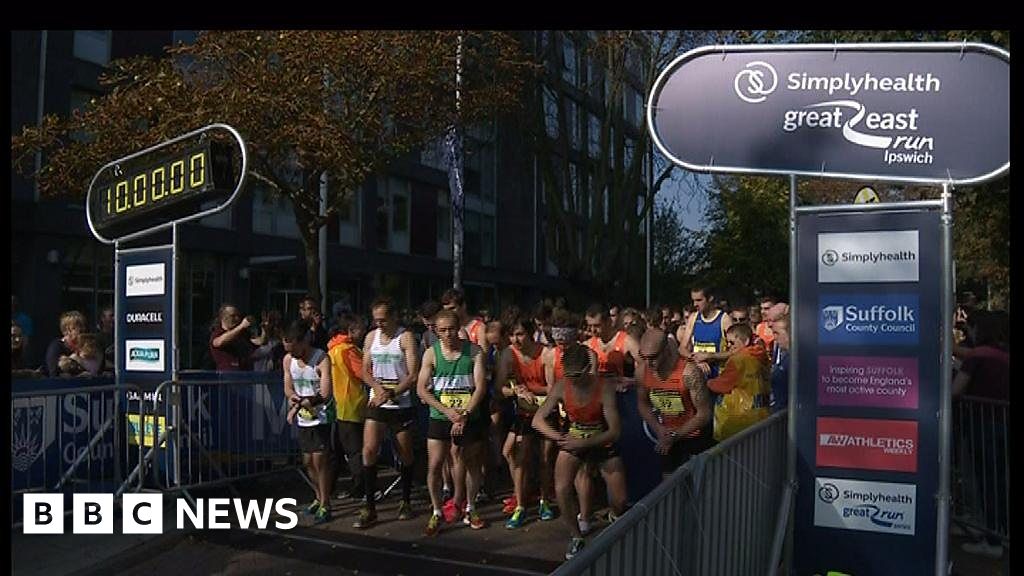 Great East Run Thousands take part in Ipswich half marathon BBC News