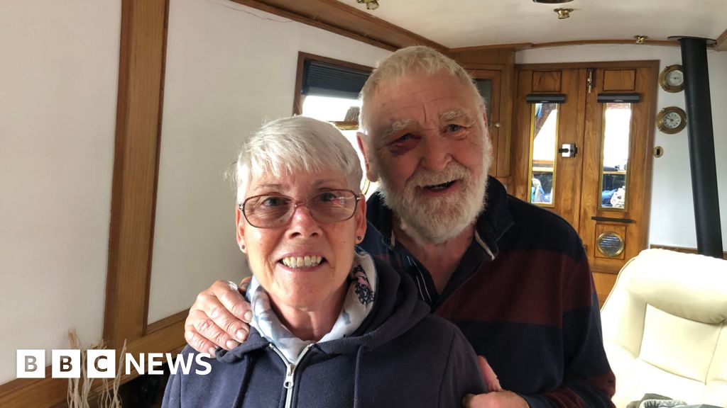 Narrowboat owners in Cambridgeshire stranded due to lock closure