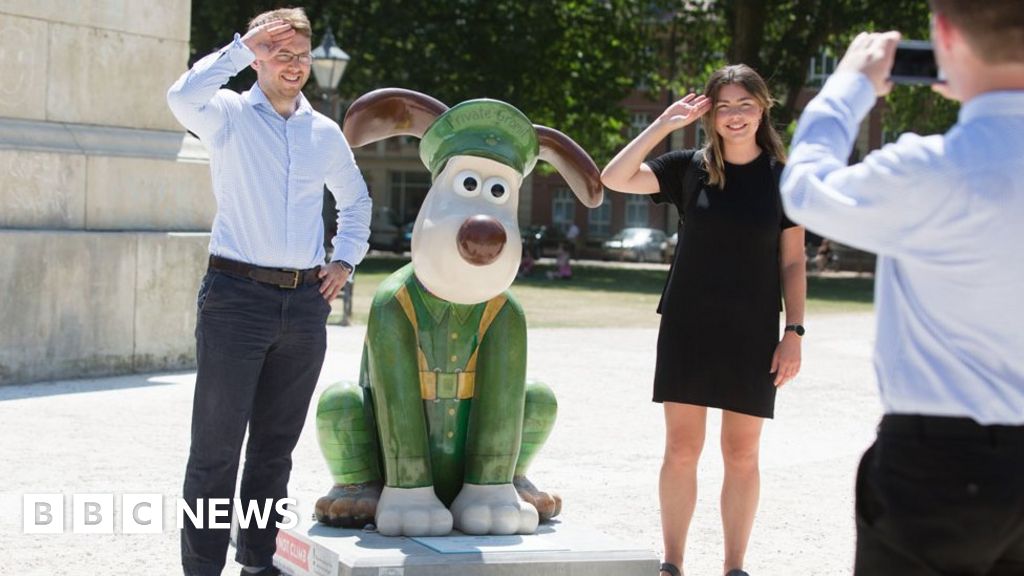 Wallace and Gromit trail 'unleashed' in Bristol BBC News