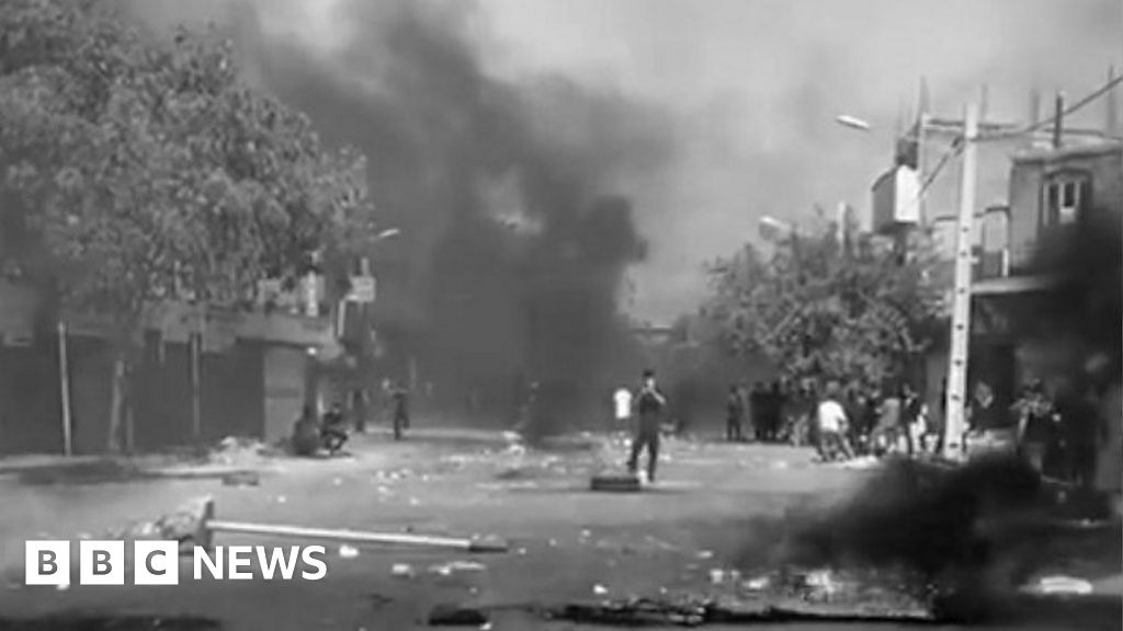 Iran protests: Massacre fears in Kurdish city
