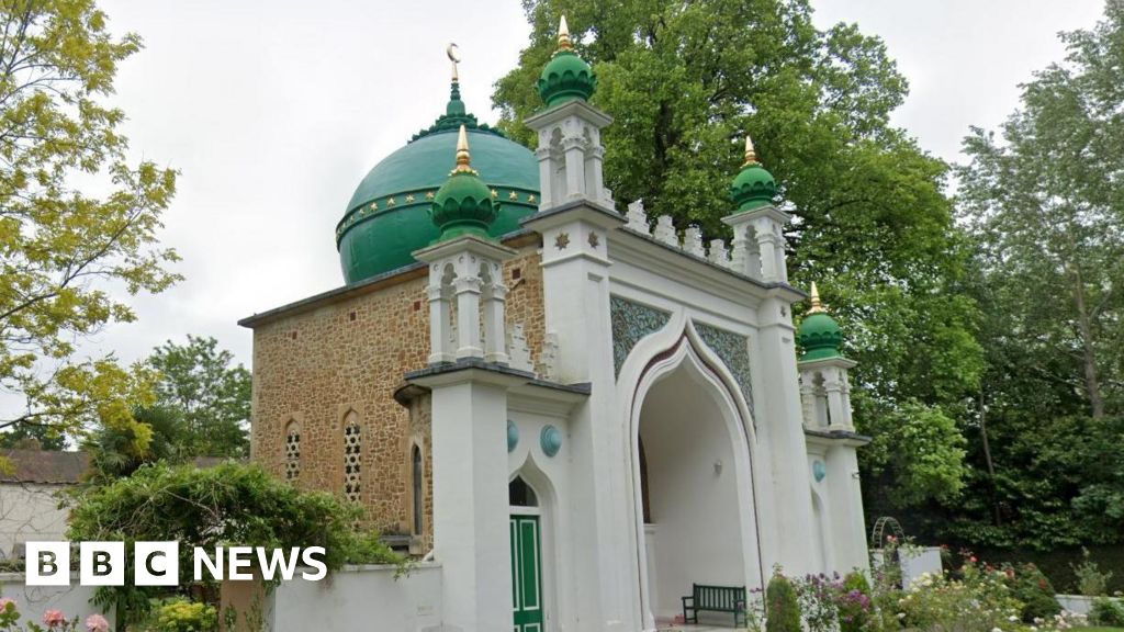 Surrey Police presence at UK’s oldest purpose-built mosque