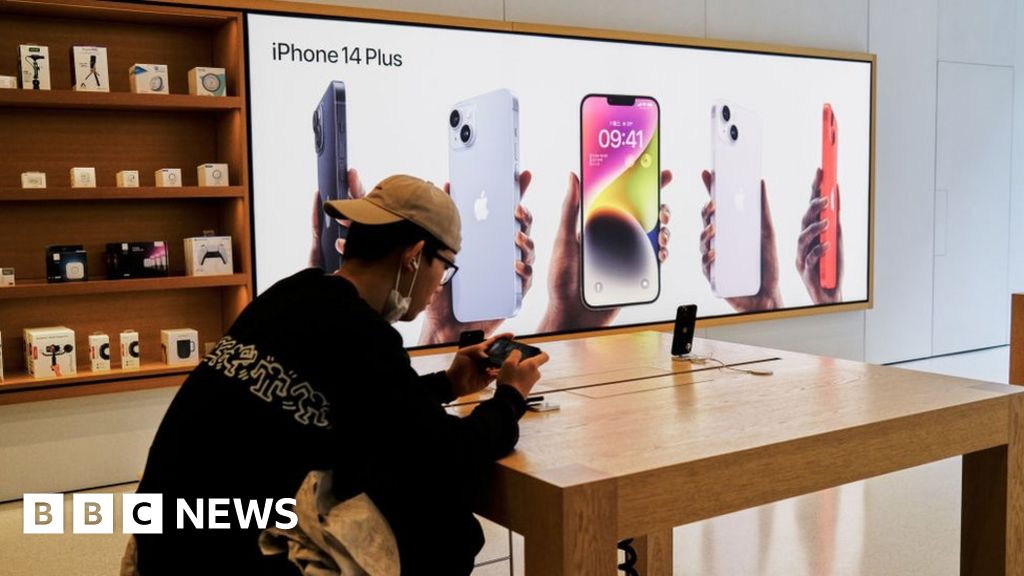 Apple: iPhone shipments delayed over China Covid lockdown – BBC
