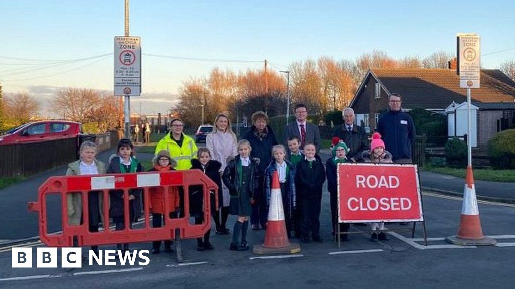 North East Lincolnshire Peak time ban on traffic near primary