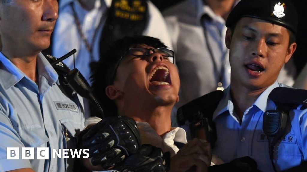Кои са 47-те демократични активисти, заплашени от затвора в Хонконг?