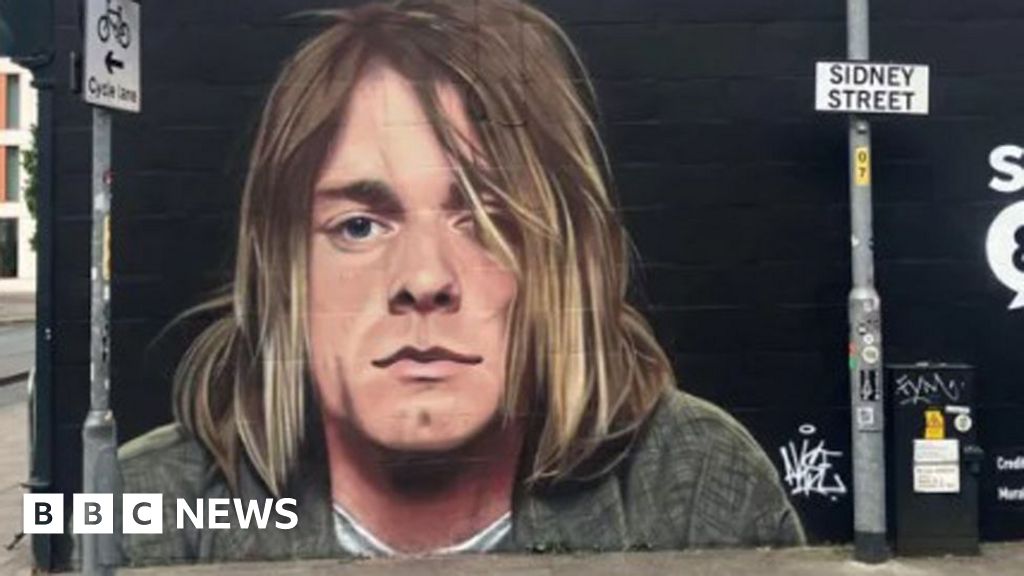 Kurt Cobain: Manchester mural unveiled for Nirvana singer - BBC News