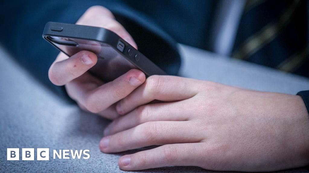 Doncaster school smartphone ban lets 'children be children'