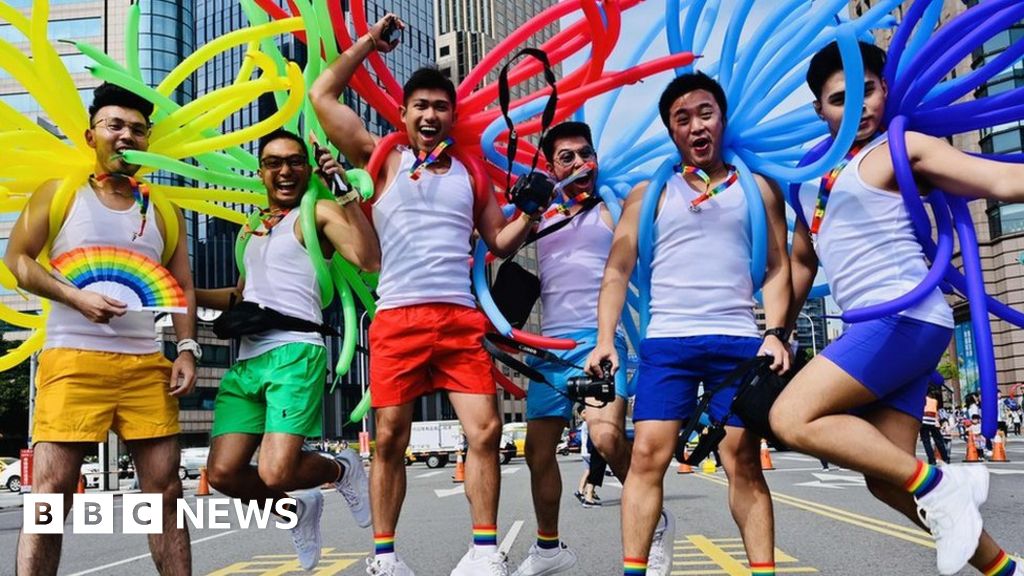 In Pictures Thousands Join Pride Parade In Taiwan Bbc News