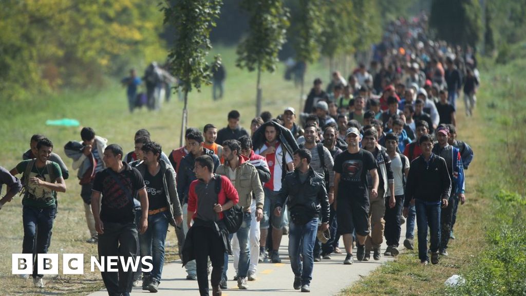 EU migrant crisis: Austria can deport asylum seekers, court says