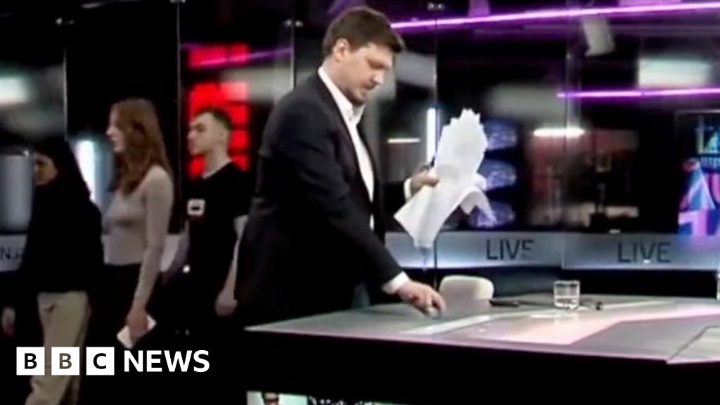 WATCH: Russian TV staff walk off set after final broadcast