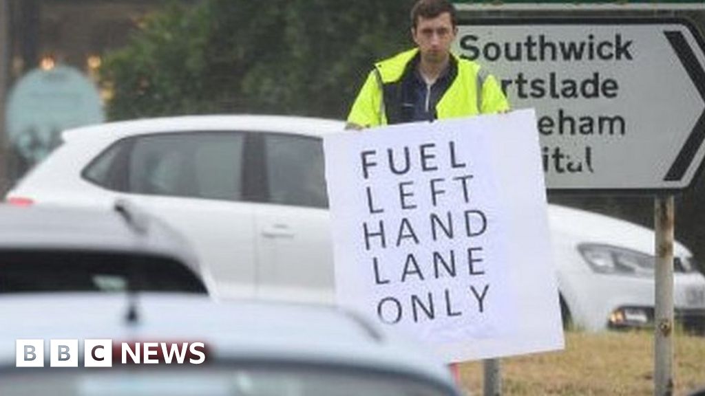 Fuel crisis: Boris Johnson urged to recall Parliament