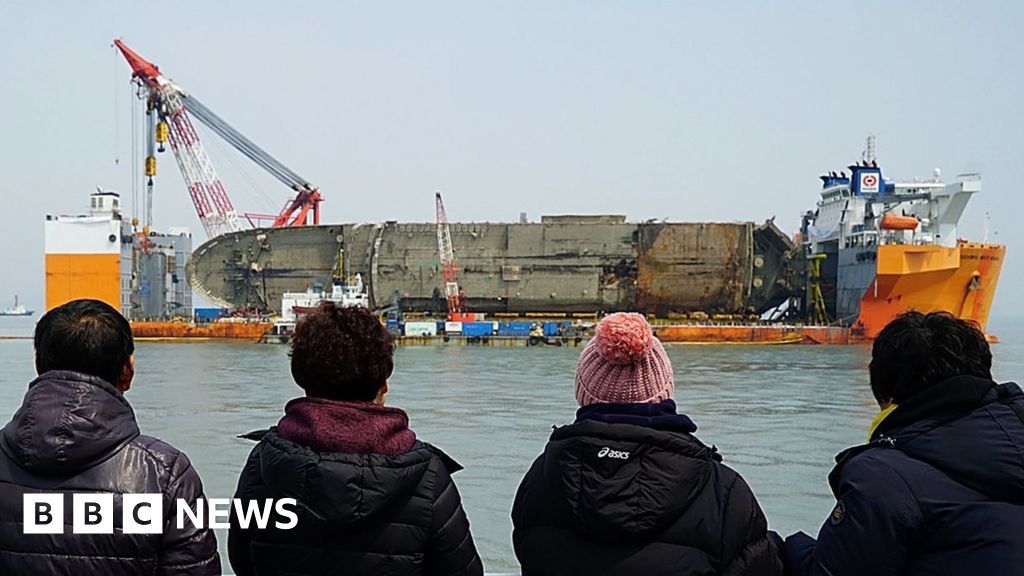 South Korea ferry disaster Sewol remains 'not human' BBC News