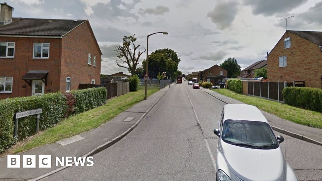 Mother's ashes stolen in Loughton breakin BBC News