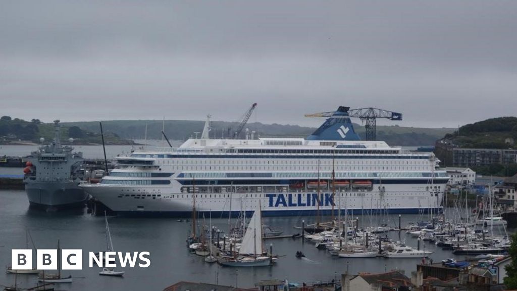 G7 summit: Officer staying on ferry tests positive for Covid - BBC News