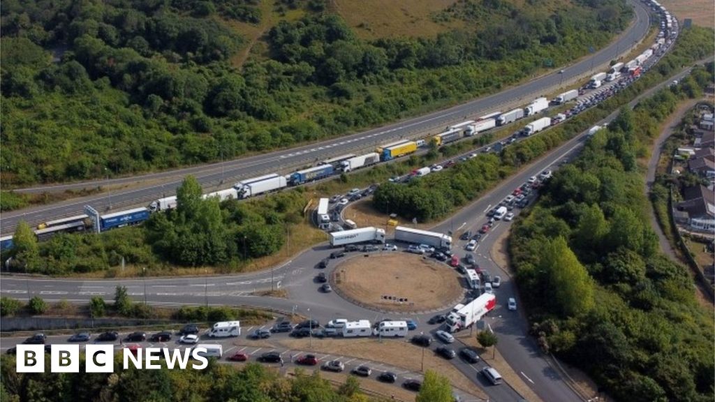Eurotunnel queues: AA says holiday gridlock easing