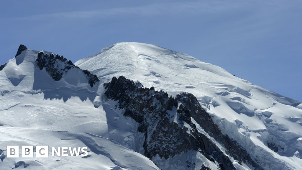 Avalanche kills 2 skiers and injures another on Mont Blanc