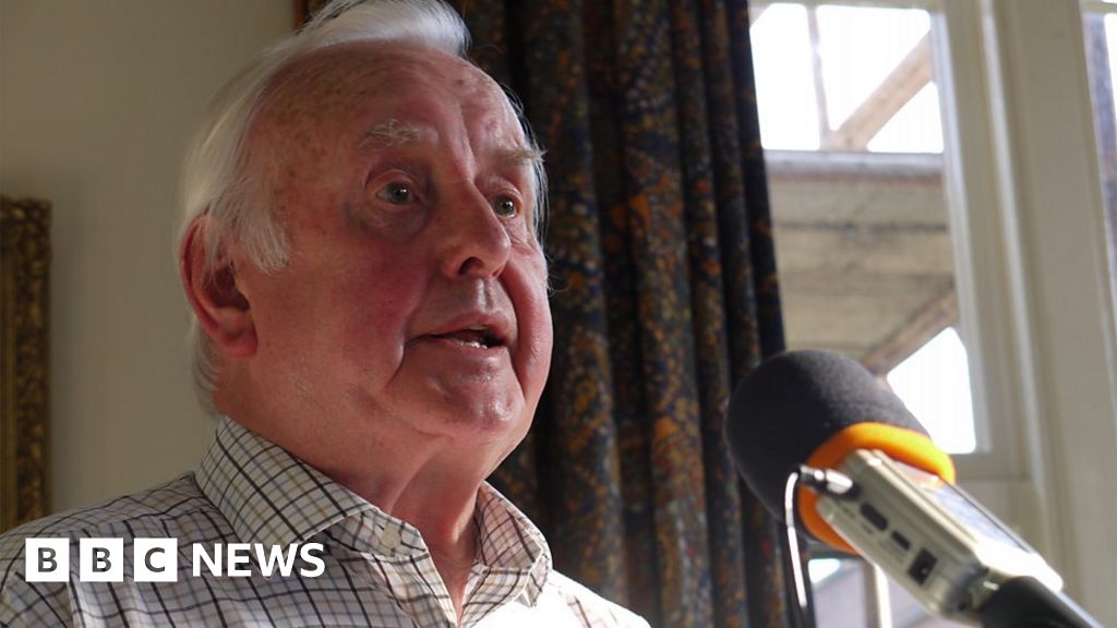 James Fenton UlsterScots poet dies aged 89 BBC News