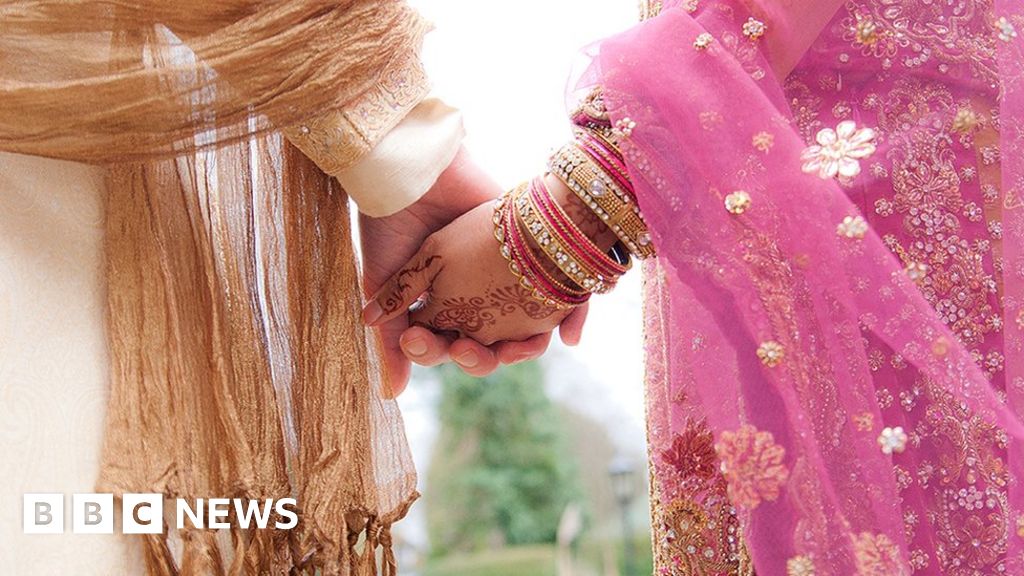 Fewer cousins marrying in Bradford's Pakistani community - BBC News