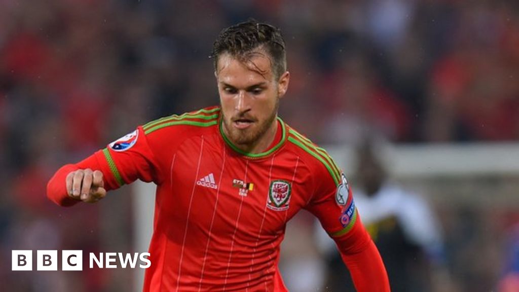 Aaron Ramsey Welsh tweet triggers confusion and ridicule - BBC News