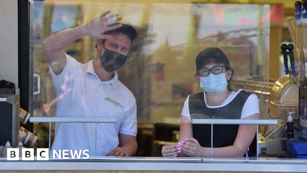 UK job vacancies reach 20-year high