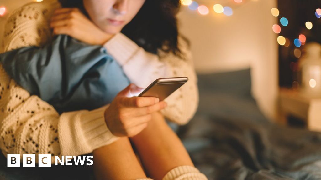 chat app in 1,100 abuse cases' - BBC News