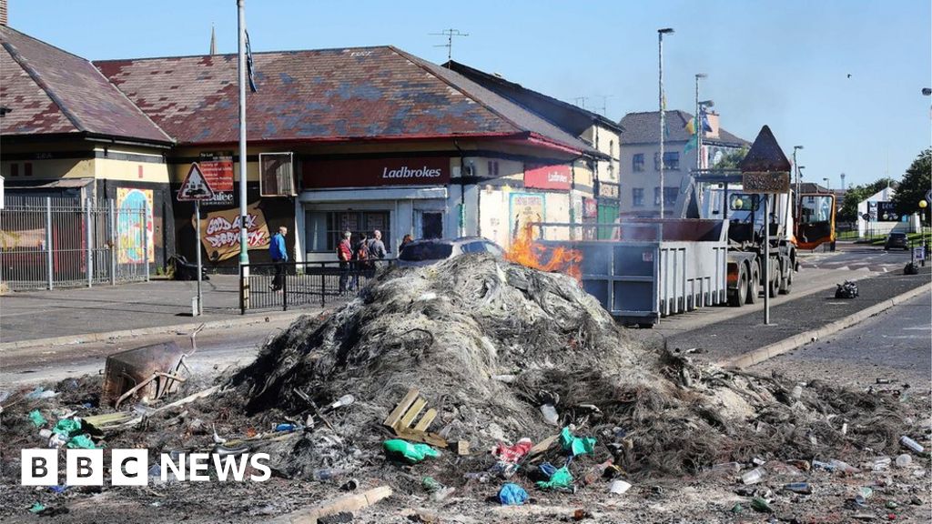 'Pipe Bomb' Thrown At Police Patrol At Controversial Bonfire - BBC News