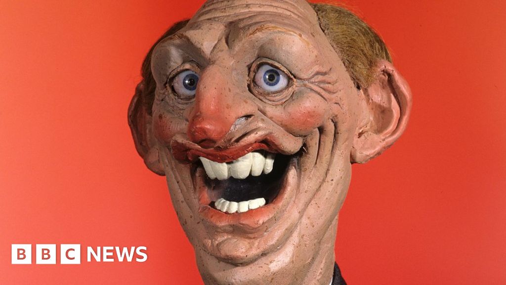 Spitting Image Neil and Glenys Kinnock puppets up for auction - BBC News