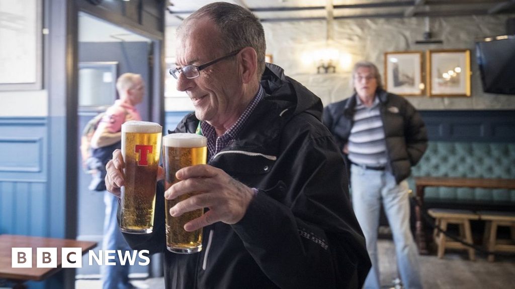 Coronavirus Scots head to pubs and hairdressers as rules eased