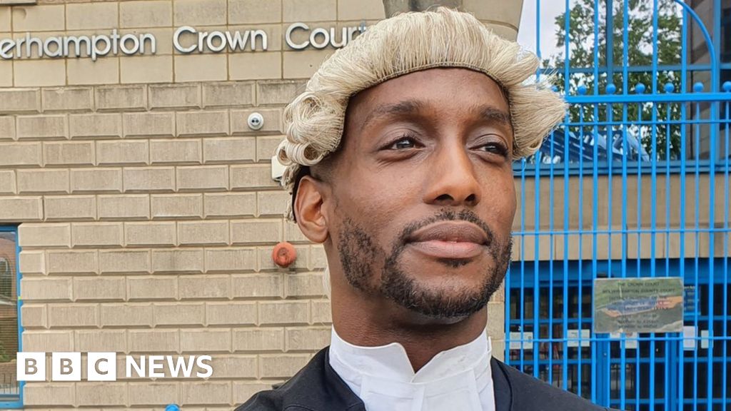 Barrister's low pay means he moves back in with parents - BBC News