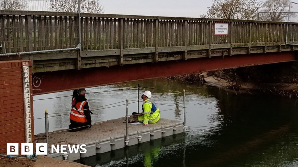 Kempston bridge repair work begins a year after closure BBC News