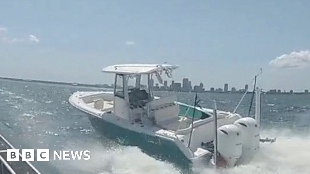 Florida deputy jumps onto a speeding runaway boat