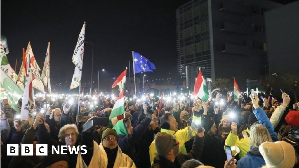 hungary-slave-law-protesters-target-state-broadcaster hungary-slave-law-protesters-target-state-broadcaster