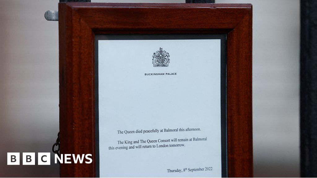 Queen Elizabeth II Notice of her death on Buckingham Palace gates