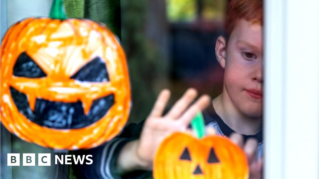 Coronavirus: No bobbing for apples this Halloween, PHA urges - BBC News