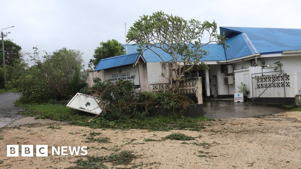 Vanuatu: Pacific nation reels from twin cyclones and earthquake