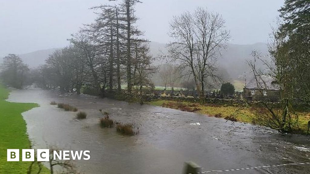Storm Isha: Flood alerts across Wales as 90mph winds hit 
