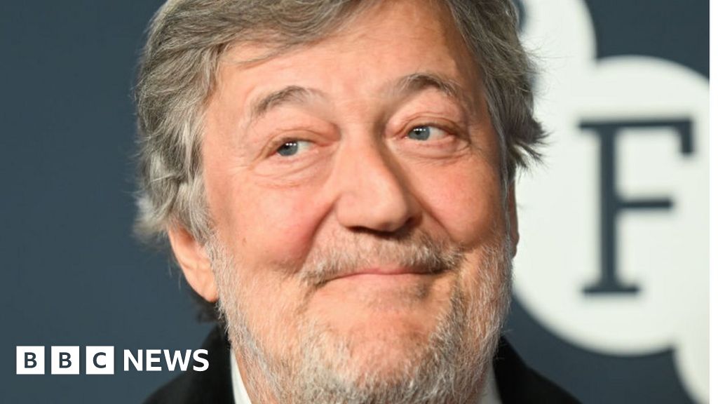Stephen Fry praises King for cancer announcement