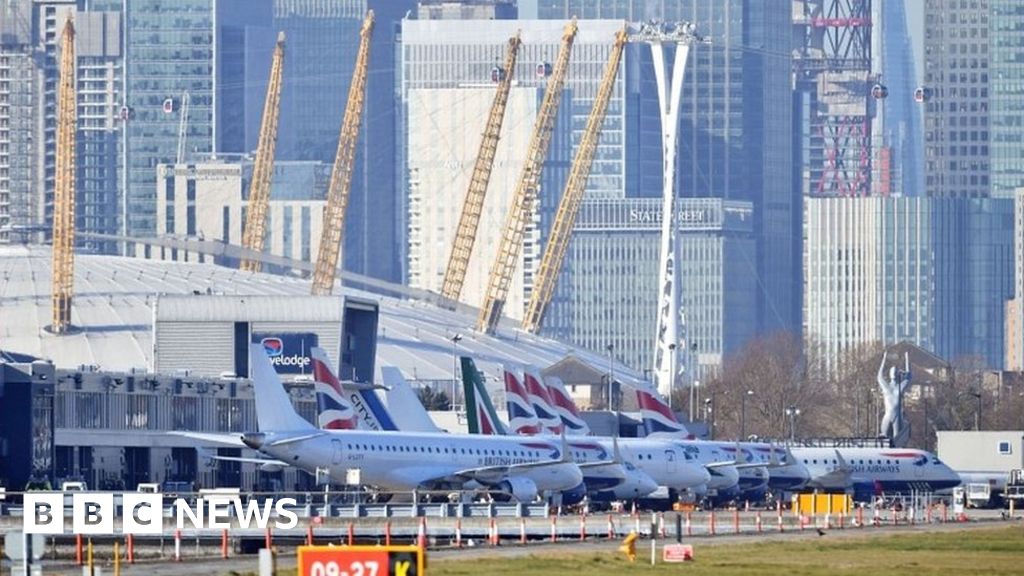 Airport shut as WW2 bomb found in Thames
