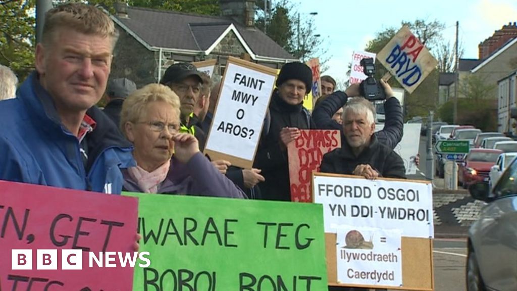 Caernarfon bypass protest after two-year delay - BBC News