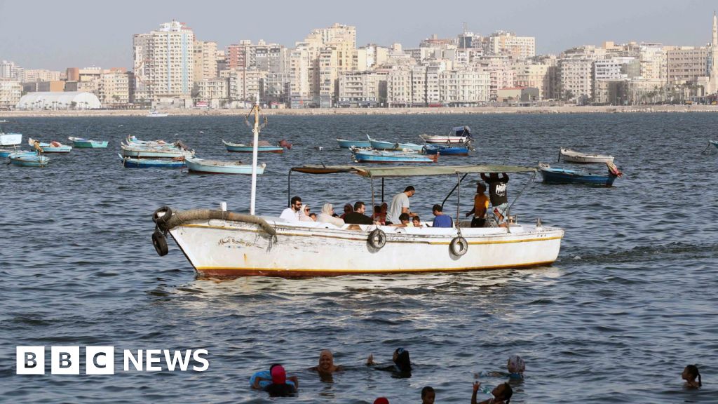 Двама израелски туристи и техният египетски водач са били застреляни