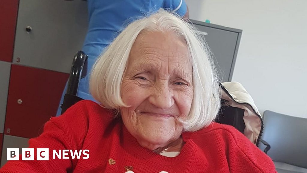 Olga Denver Leeds circus performer turned zoo owner dies aged 94 BBC