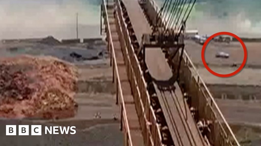 Brazil dam disaster 'I was in my truck as the mudslide hit' BBC News