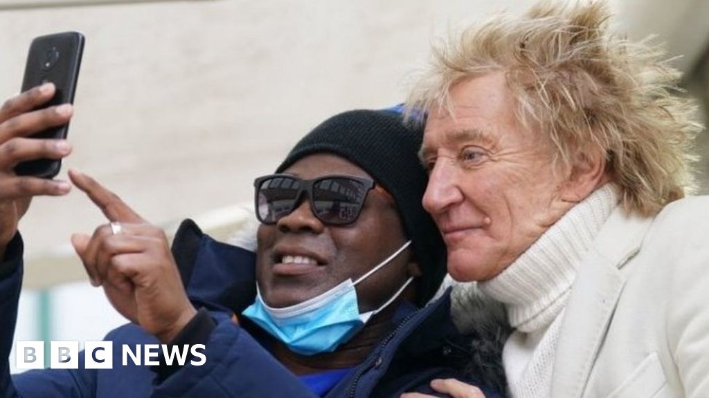Rod Stewart pays for scanners at NHS hospital to reduce waiting lists